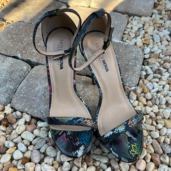 Fashion Nova multicolor Snakeskin heels size 10 - Picture 4 of 9